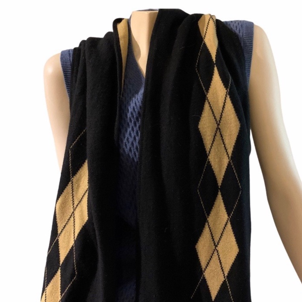 Reversible argyle scarf